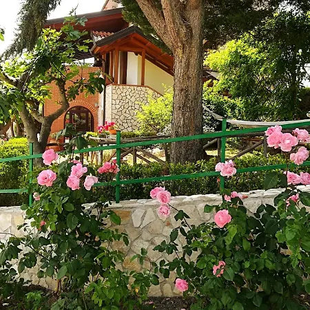 לינה וארוחת בוקר La Dimora Di Radha Centro Olistico רנדה