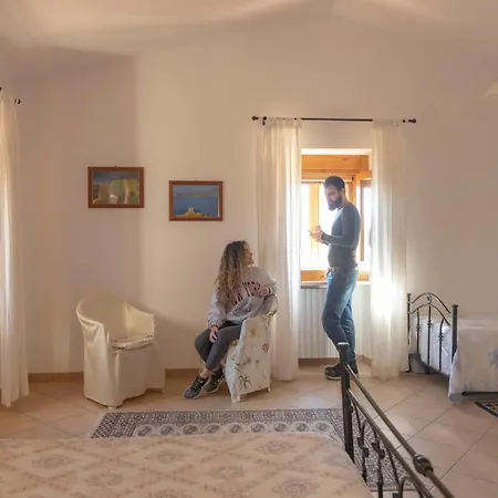 La Dimora Di Radha Centro Olistico Bed and Breakfast 3*